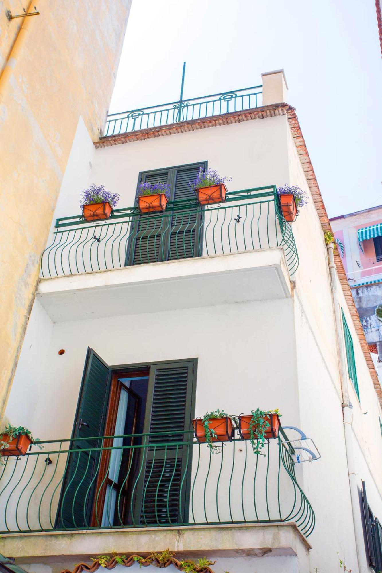 Amalfi Apartments Design Centro Storico Экстерьер фото